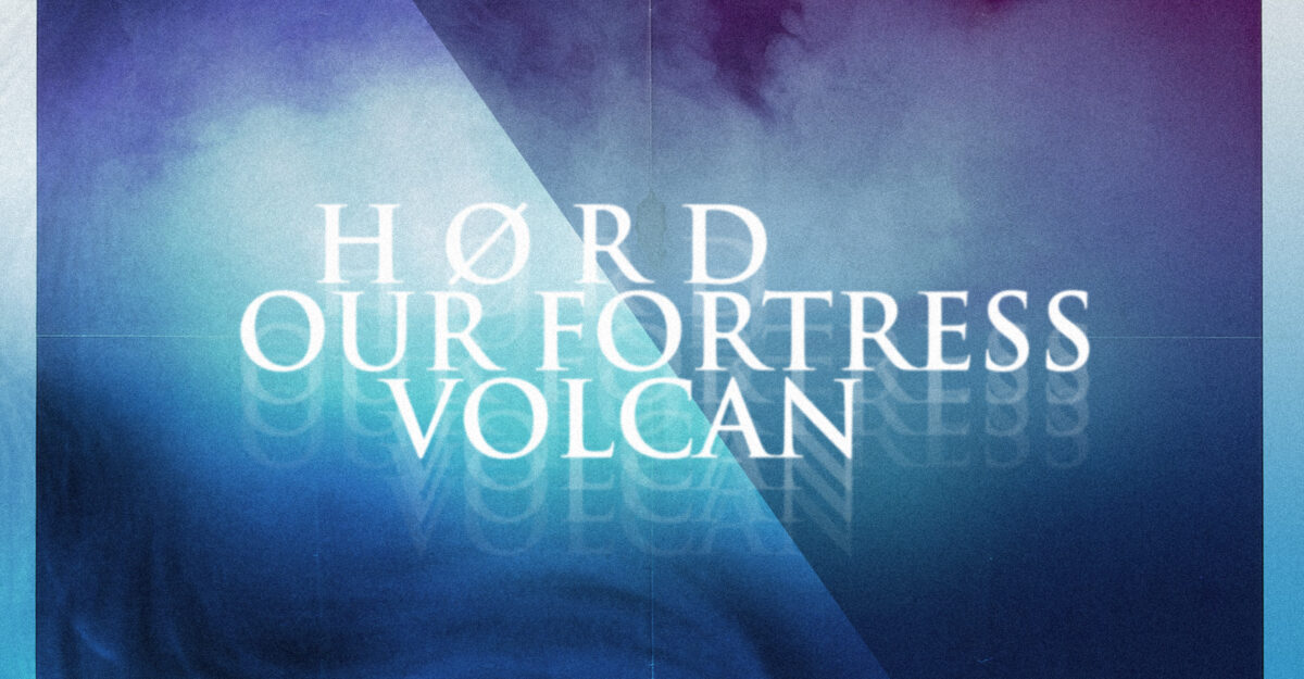 ROUGE VINYLE & ANYWAVE : Volcan, Hørd, Our Fortress - lives & A V G V S T - dj set Le rituel des synthétiseurs est en marche... une réunification orchestrée à Saint Ouen par la confrérie des machines du Sud-Ouest. Incantations cold, nappes ensorcelantes et beats hypnotiques : un cérémonial qui mènera les célébrants de la synth wave à la rave. Volcan, Hørd et Our fortress forment les variations du spectre post punk électronique, natif de Bordeaux. Le 18 mars sera l'occasion de célébrer l'actualité récente : « Thysia » de Volcan sorti en décembre chez Camisole Records et « Focus on light » de Hørd chez Giallo Disco en février 2016.