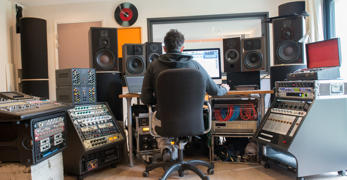WATSON STUDIO A COURCON - Longueur d'Ondes