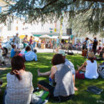Festival Chansons & Mots d'Amou - Le Café Chanson sous le cèdre - © Marylène Eytier - Longueur d'Ondes