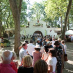 Festival Chansons & Mots d'Amou - File d'Attente devant les Arènes - © Marylène Eytier - Longueur d'Ondes