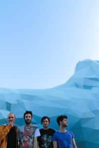 GIRAFES, "Hangover / Hangover" sur Longueur d'Ondes - ©Marine Truite