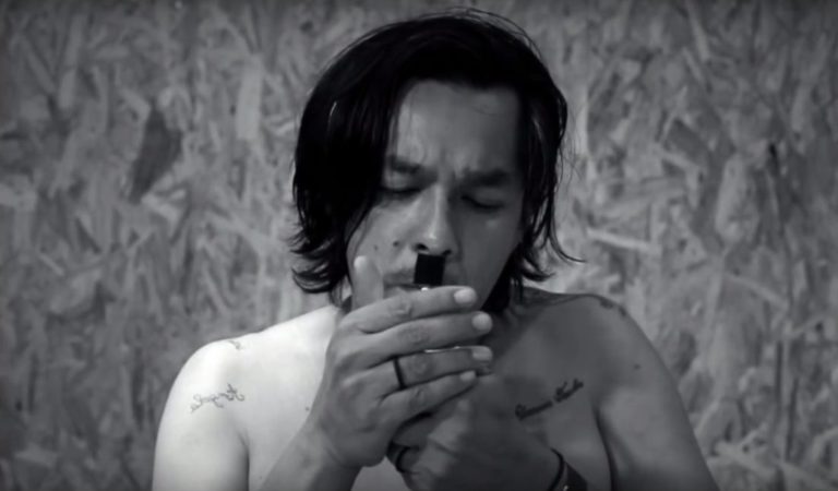 tRiKiNi, le clip “Please Mate” sur Longueur d'Ondes