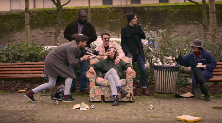 Born Idiot, le clip “In The Sofa” sur Longueur d'Ondes