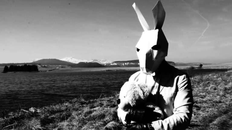 Niandra Lades, le clip “Carvalhal” sur Longueur d'Ondes
