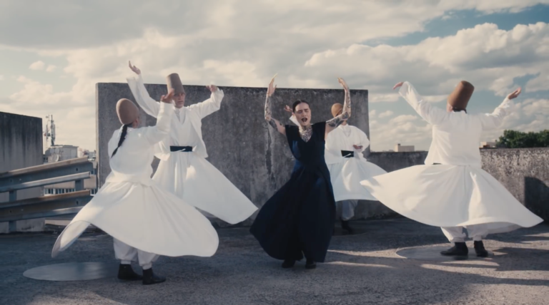 Fleche Love, son clip “Umusuna” sur Longueur d'Ondes
