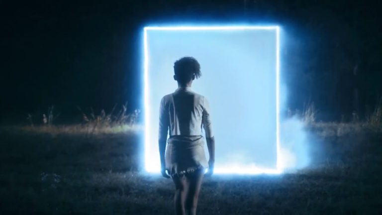 PinkNoColor, le clip “I Follow” en EXCLU sur Longueur d'Ondes