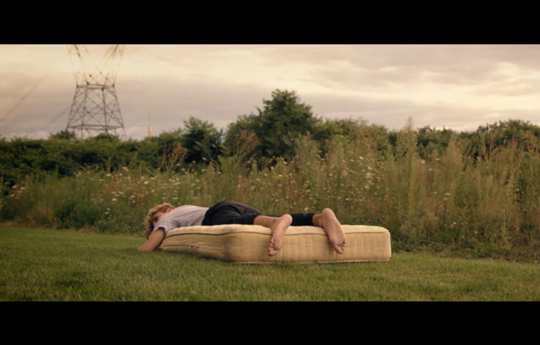 Aliocha, son clip “Crystal plane” sur Longueur d'Ondes