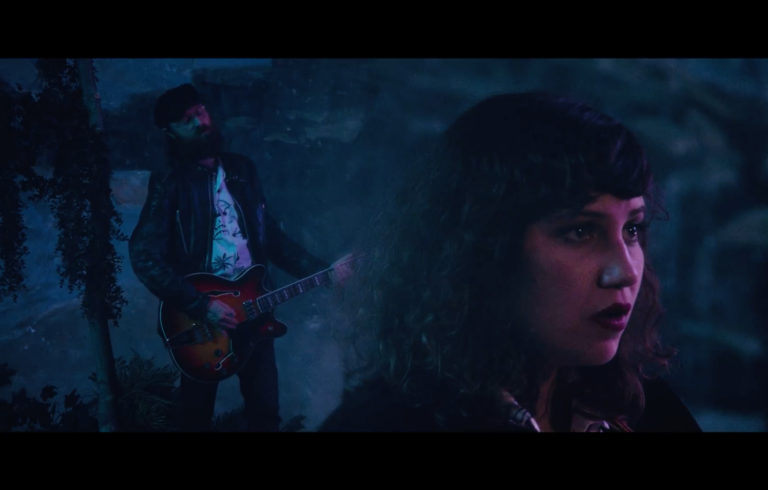 Laura Sauvage, son clip “Alien (Anything like it, have you?) sur Longueur d'Ondes