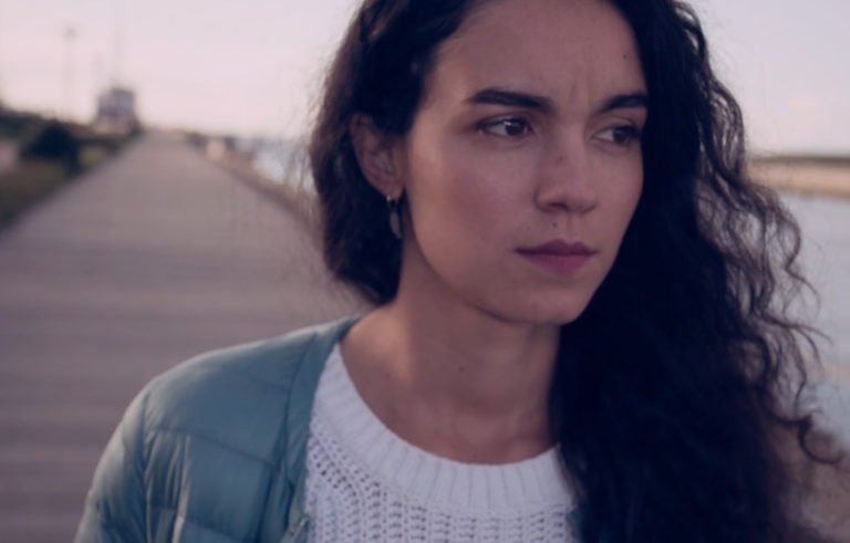 Cloe du Trefle, son clip “Ca tangue” en EXCLU sur Longueur d'Ondes
