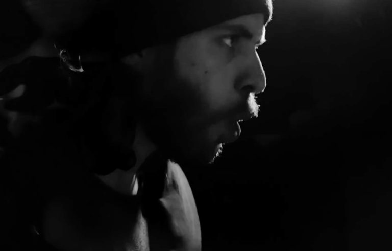 Squerl Noir, son clip “Calypso” sur Longueur d'Ondes
