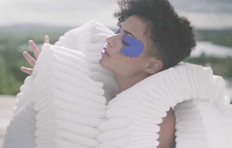 Teorem, son clip “Paris” sur Longueur d'Ondes