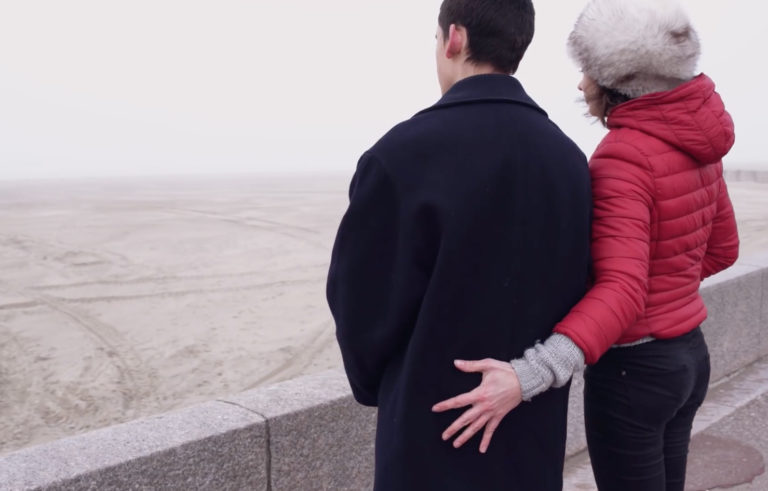 Adelys, son clip “Donne moi” sur Longueur d Ondes