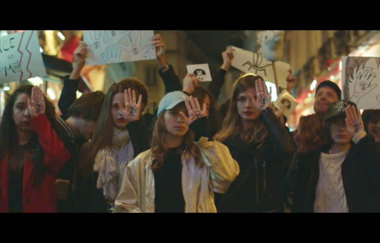 Alice et moi, son clip “Il y a” sur Longueur d'Ondes