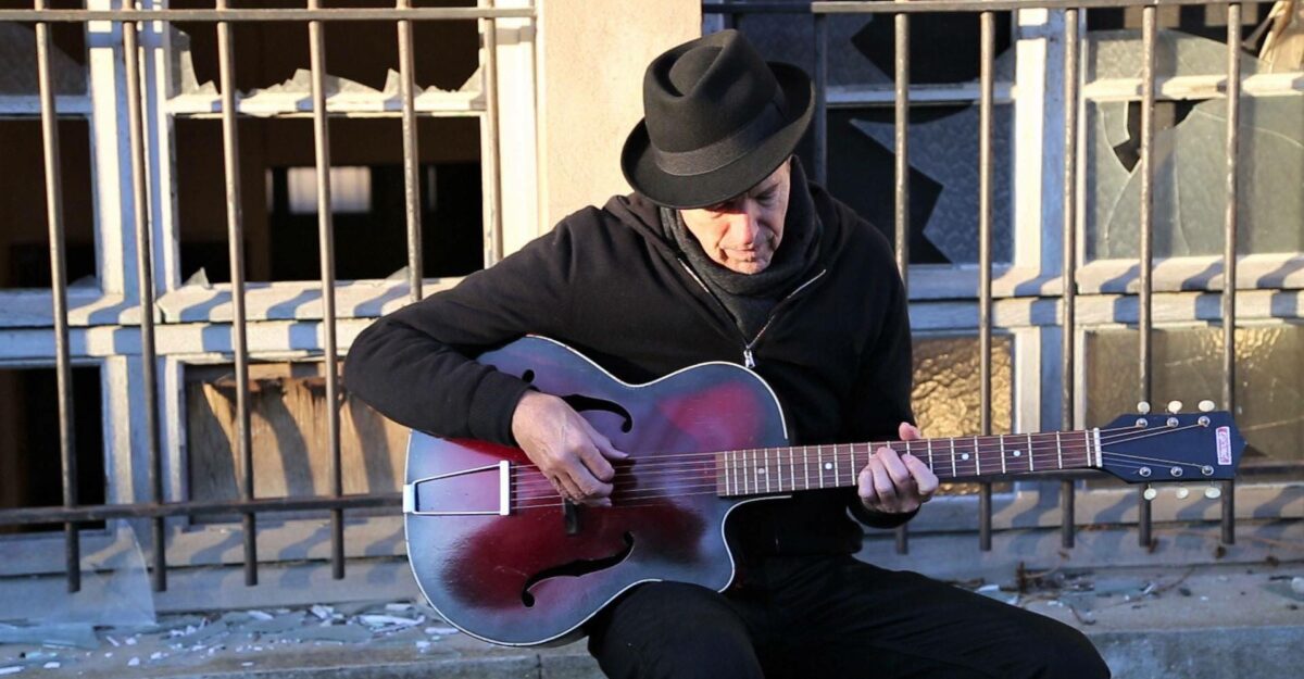 Richard Gilly, son clip “Migrants” sur Longueur d'Ondes
