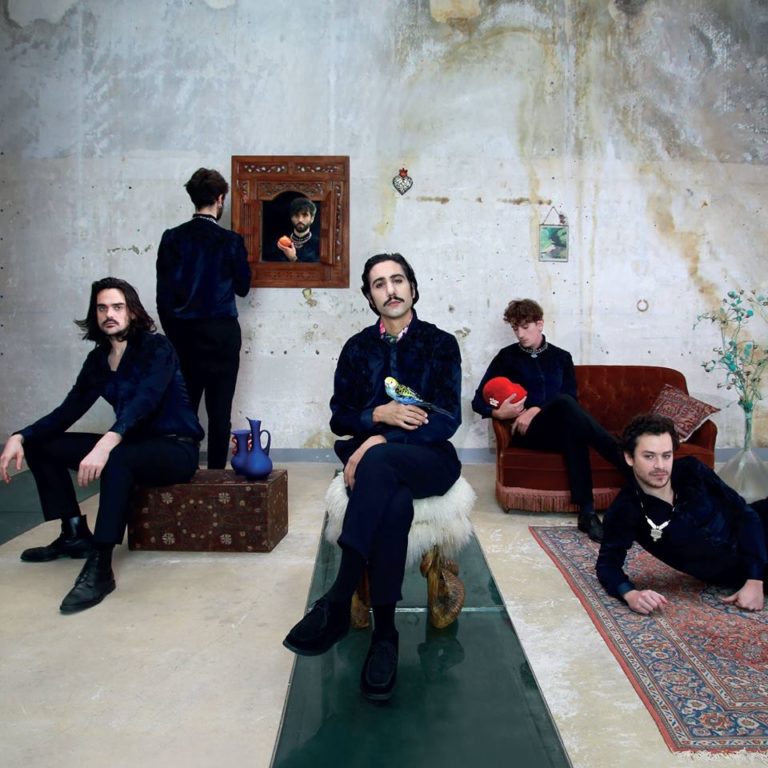 Feu ! Chatterton, leur album L’oiseleur sur Longueur d'Ondes