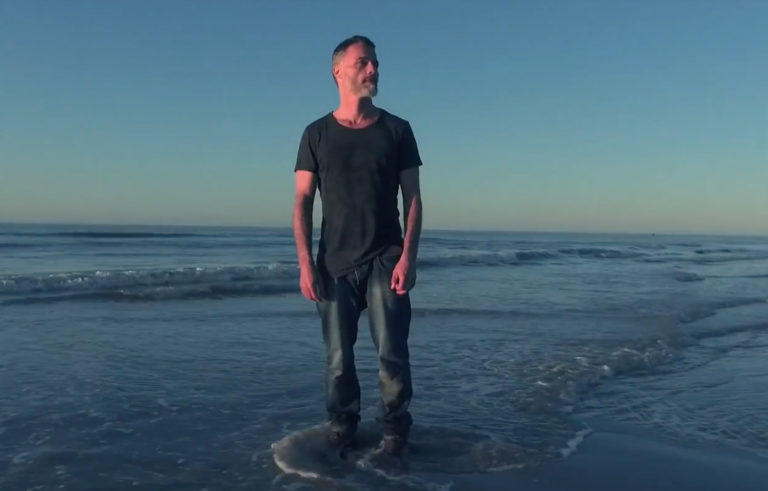 Oaks, leur clip “Le Japon dans ma chambre” en Exclu Longueur d'Ondes