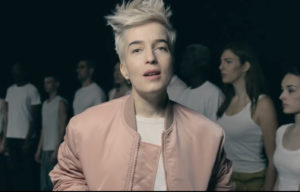 Jeanne Added, son clip “Mutate” sur Longueur d'Ondes