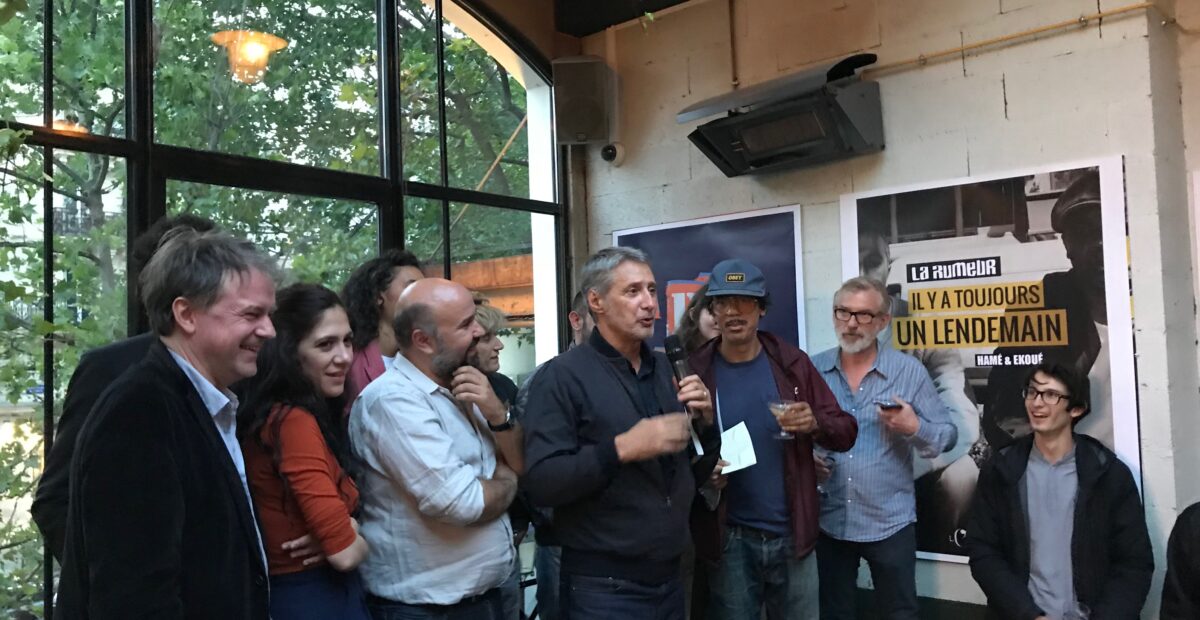 Le jury du Prix Barbès avec le lauréat présidé par Antoine de Caunes