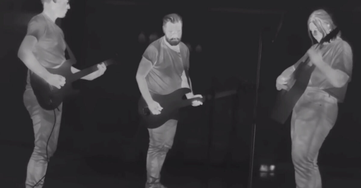 Safia Nolin, son clip “Encore” sur Longueur d'Ondes