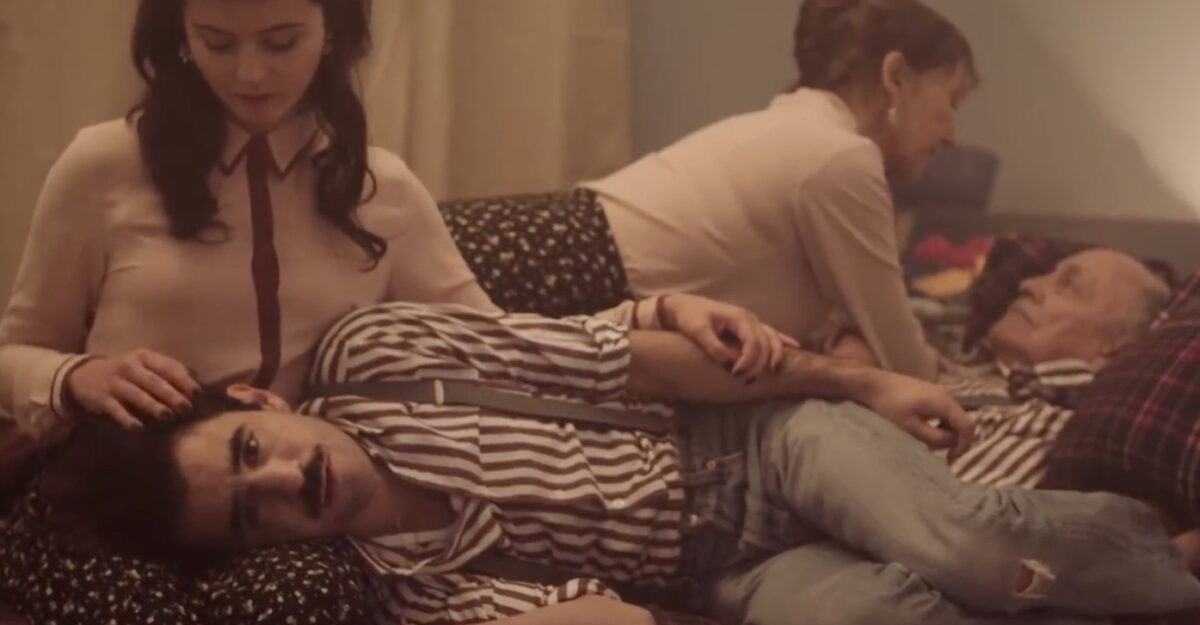Therapie Taxi, leur clip “Chula” sur Longueur d'Ondes