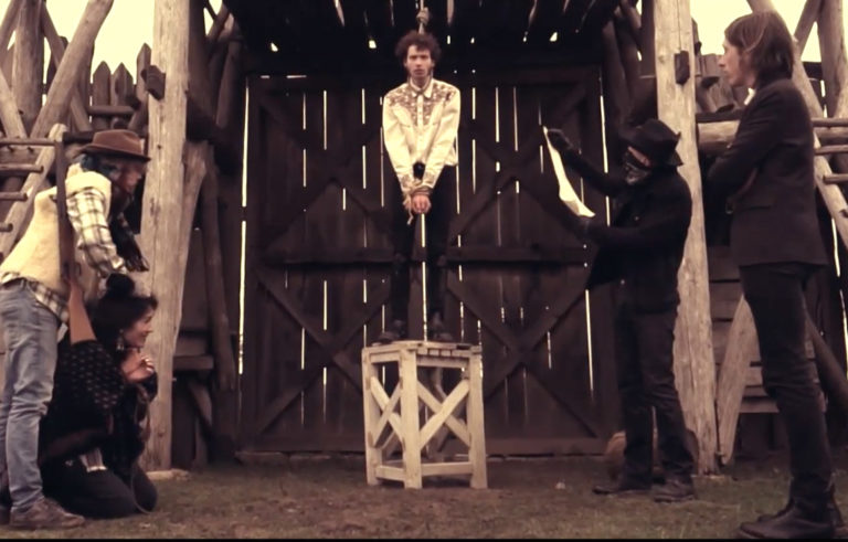 Ali Danel, son clip “A cheval sur le monde reve sauvage” en EXCLU sur Longueur d'Ondes