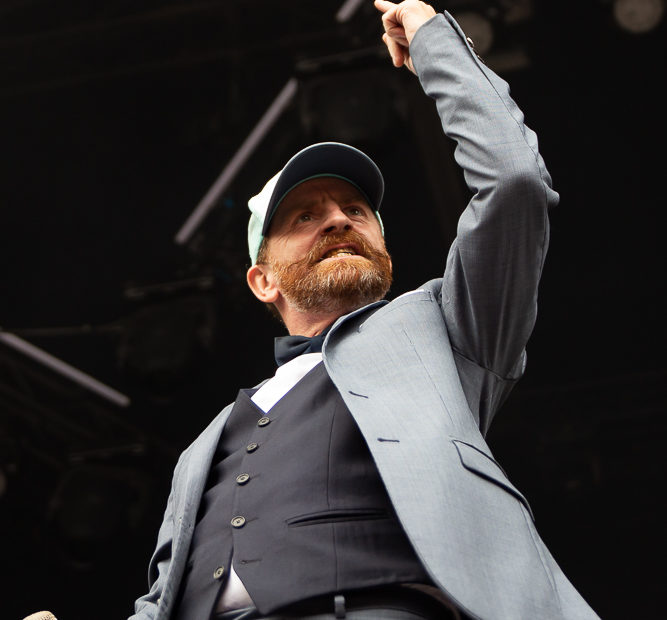 Dionysos © Flo Sortelle @francofolies de spa - Longueur d'Ondes