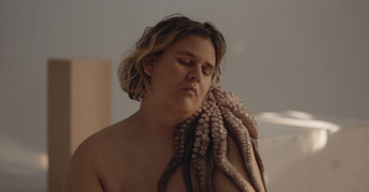 Safia Nolin, son clip “Lesbian break-up song” sur Longueur d'Ondes