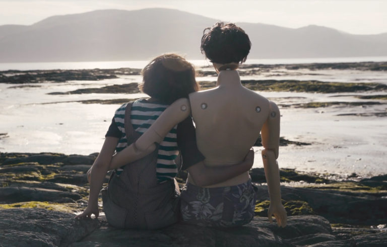 Ore, son clip “Vacances” sur Longueur d'Ondes