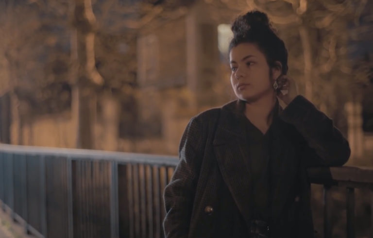 Mélodie Lauret, son clip “23h28” sur Longueur d'Ondes