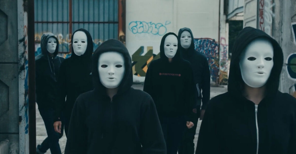 Nil, son clip “Légendaire” sur Longueur d'Ondes