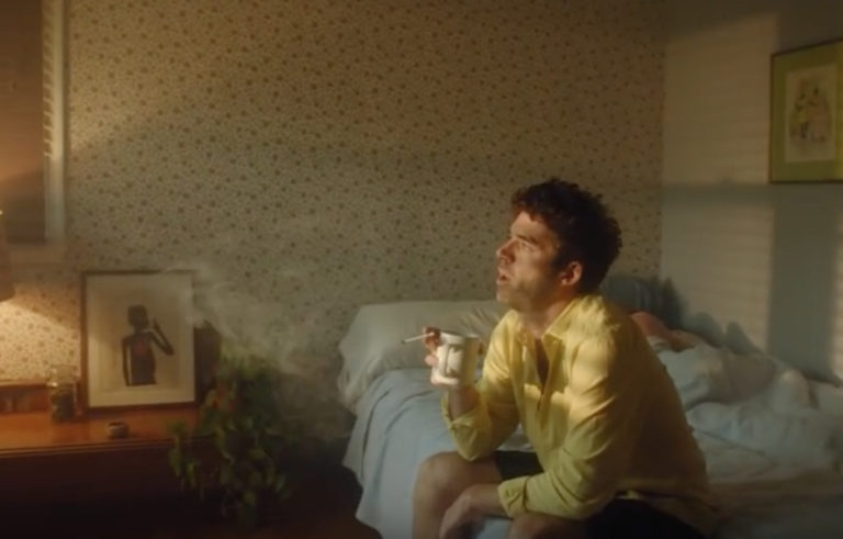 Geoffroy, son clip “Woke up late” sur Longueur d'Ondes