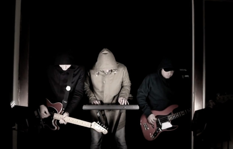 ALEXANDR, leur clip “Neon” sur Longueur d'Ondes