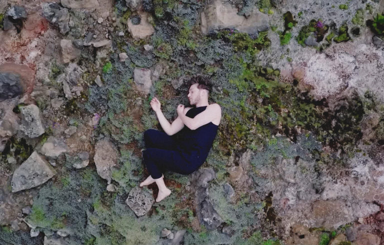 Sacha Bernardson, son clip “Mud” en EXCLU sur Longueur d'Ondes