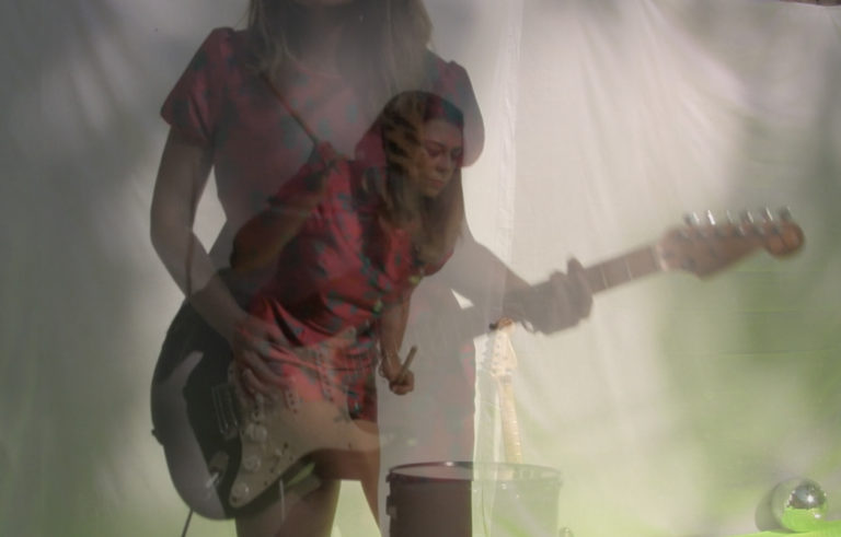 Nika Leeflang, son clip “Old stones” en EXCLU sur Longueur d'Ondes