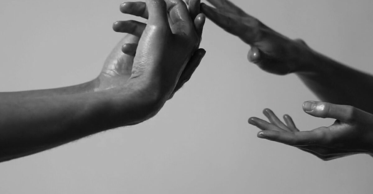Mey, son clip “Hands” en EXCLU sur Longueur d'Ondes