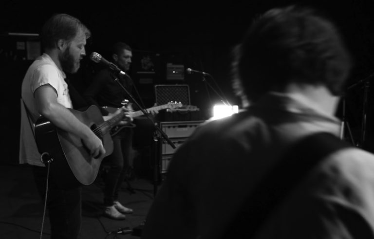 (Thisis) Redeye, leur clip “Lay me down” en EXCLU sur Longueur d'Ondes