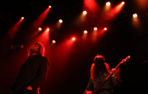 Lewis, son clip “Full performance” en EXCLU sur Longueur d'Ondes
