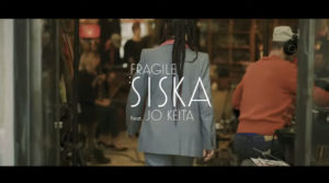 Siska, son clip "Fragile" feat. Jo.Keita est sur Longueur d'Ondes