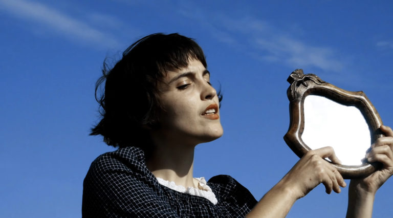 Dana Gavanski, son clip "Indigo Highway" est sur Longueur d'Ondes