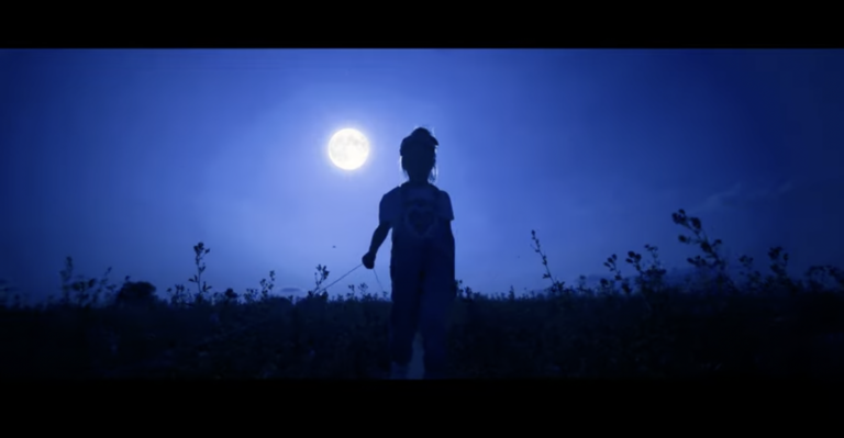 Le clip d'Anastasia Rauch, "Ton coeur à remonter" sur Longueur d'Ondes