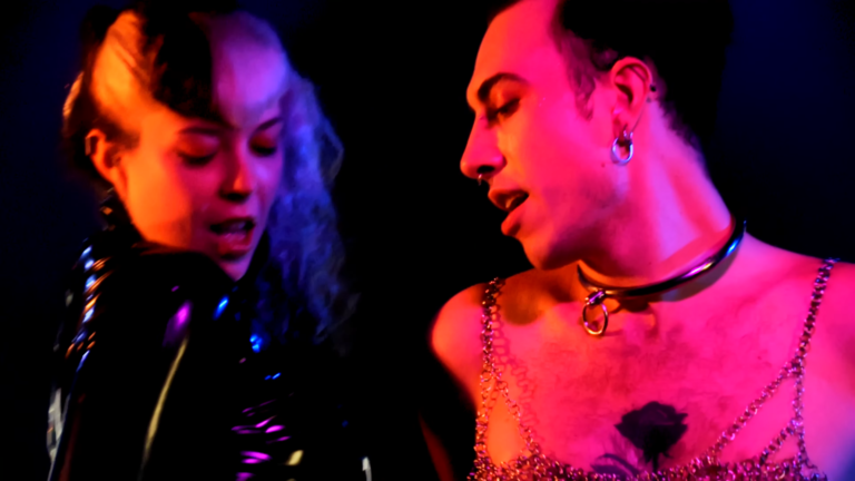 Dear Deer, leur clip "Love like capitalists" est sur Longueur d'Ondes