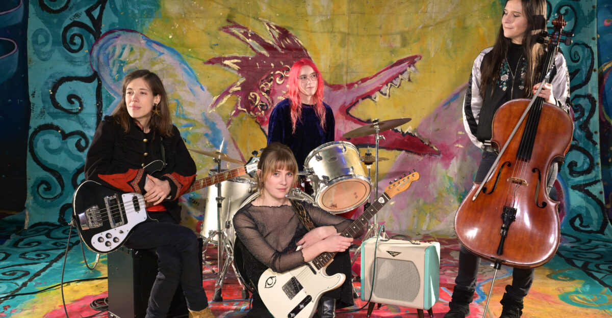 Lou K, leur clip "Les chiens" en exclusivité sur Longueur d'Ondes