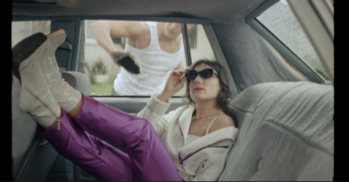 Amouë, son clip "Billy" est sur Longueur d'Ondes