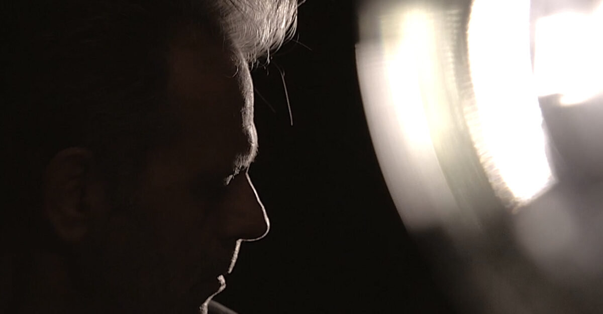 Loran Stahl, son clip “S'endormir” en EXCLU sur Longueur d'Ondes
